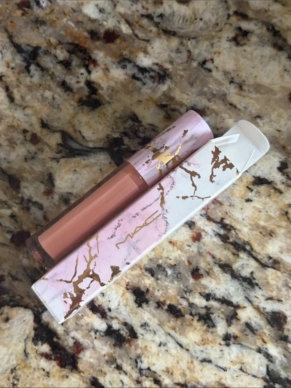 🌷🎃Mac Coral Of The Wild Lip Gloss